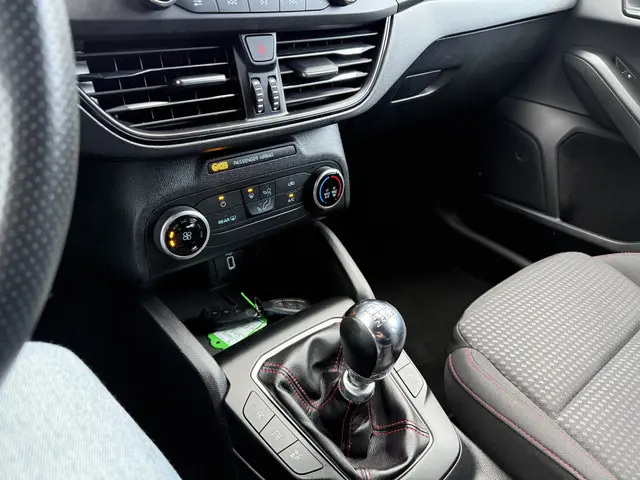 Ford Focus 1.0 EcoBoost ST Line Business 2020 Benzine 16