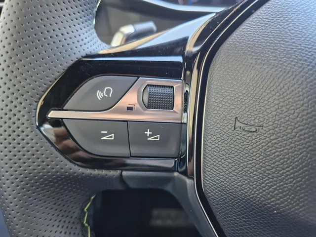 Peugeot 2008 1.2 Hybrid 145 GT 2025 Hybride Benzine 15