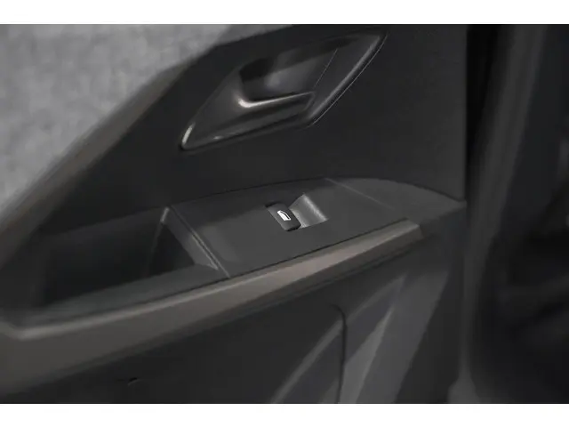 Peugeot 5008 1.2 Hybrid 136 Allure 2025 Hybride Benzine 24