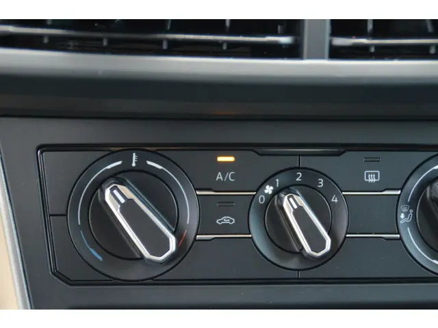 Volkswagen Polo 1.0 TSI Highline Business R 2021 Benzine 61