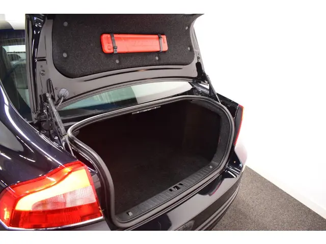 Volvo S80 T4 180pk AUT6 Limited Edition 2013 Benzine 14