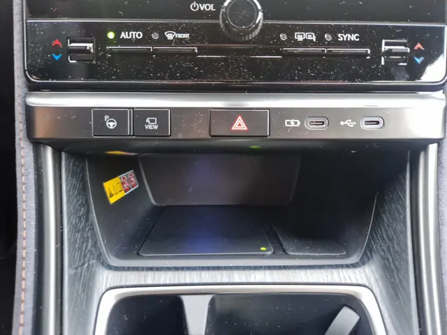 Lexus LBX Cool 2WD 2025 Hybride Benzine 8