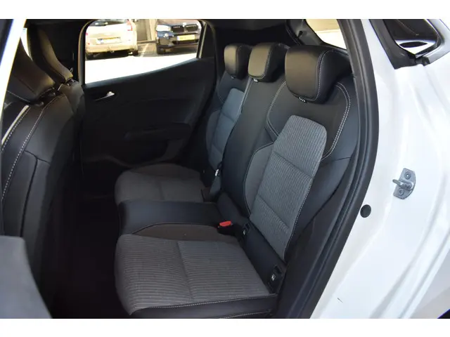 Renault Clio TCe 90 GPF techno 2024 Benzine 12