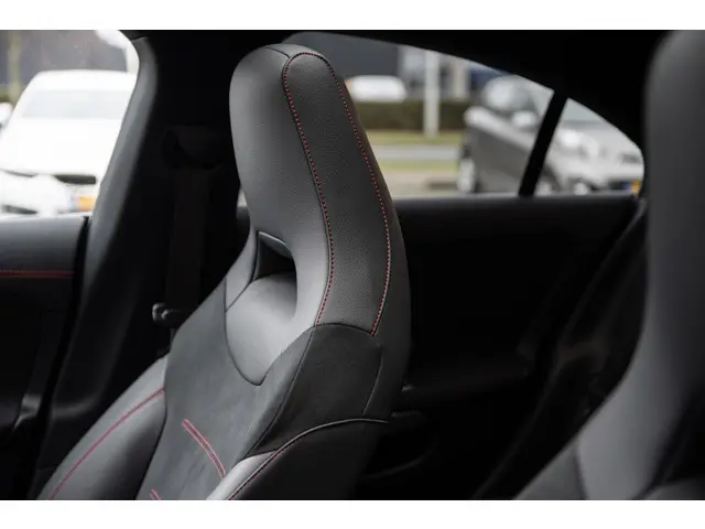 Mercedes-Benz CLA 180 AMG Line 2024 Benzine 54