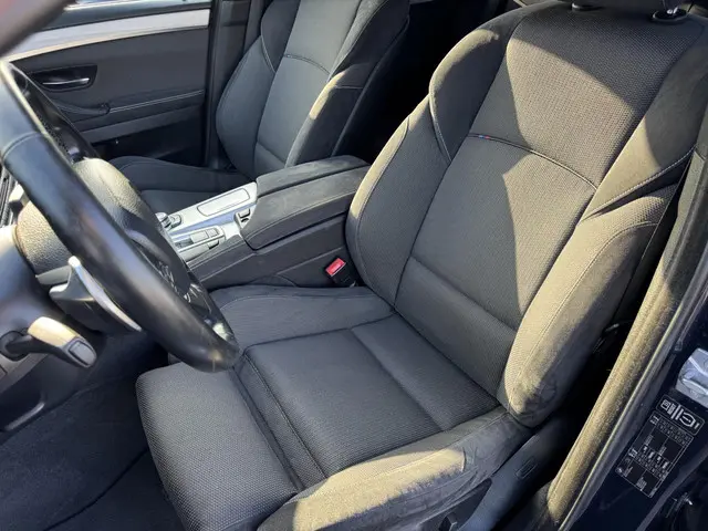 BMW 5 Serie 520i Executive M Sport 2013 Benzine 13