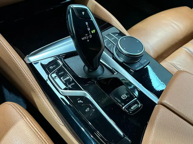 BMW 5 Serie Touring 530i High Executive 2021 Benzine 35