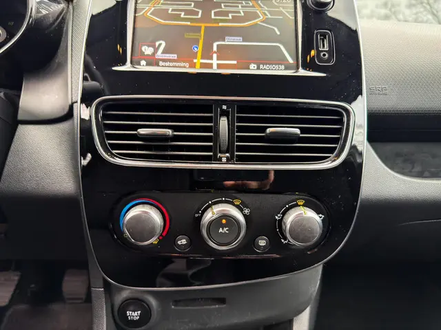 Renault Clio Estate 0.9 TCe Limited 2019 Benzine 17