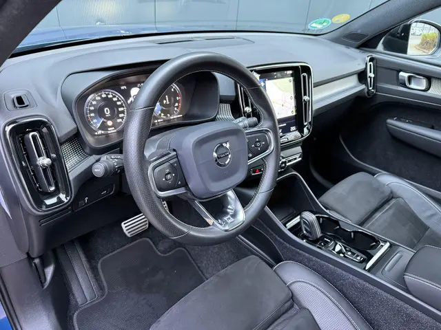 Volvo XC40 2.0 D4 AWD R-Design Pano / trekhaak 2020 Diesel 3
