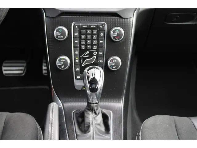 Volvo V40 T3 Automaat Polar+ Sport R-Design 2019 Benzine 19