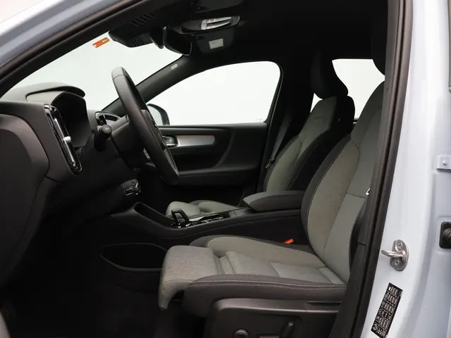 Volvo XC40 2.0 B4 Plus Dark 2025 Benzine 8