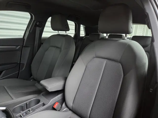 Audi A3 Sportback 40 TFSI e Edition 2022 Hybride Benzine 6