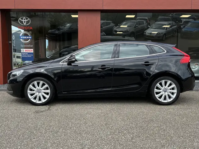 Volvo V40 2.0 T3 Momentum | Cruise | LMV 17'' | Navi 2015 Benzine
