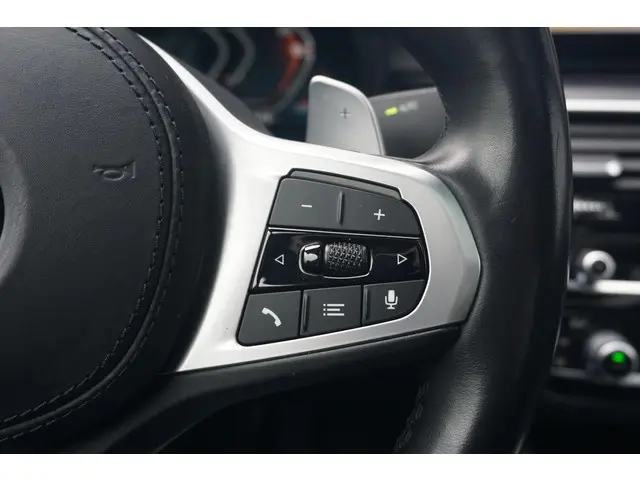 BMW 5 Serie Sedan M550i xDrive 2021 Benzine 17