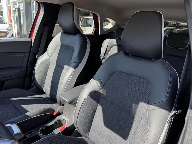Renault Captur 1.3 TCe 140pk EDC Techno!! 2024 Benzine 12