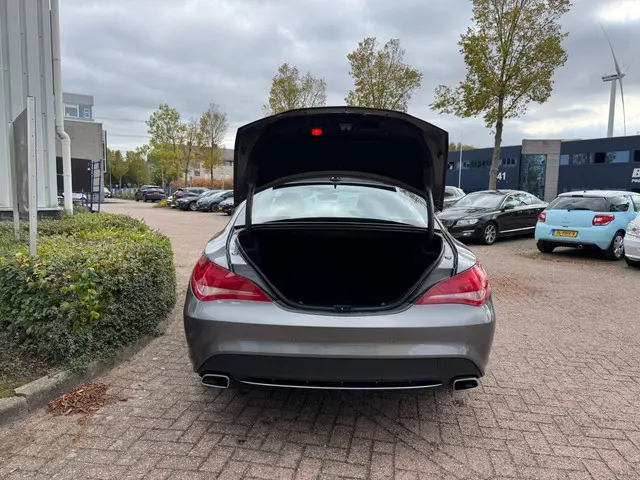 Mercedes-Benz CLA 200 Prestige PANO AUT!! 2013 Benzine 10