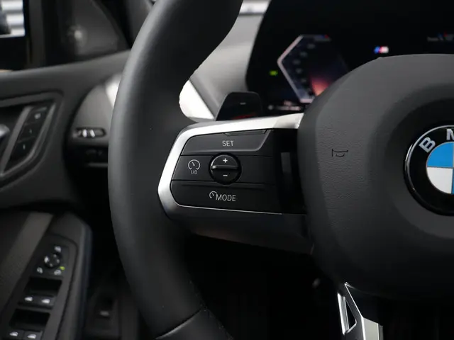 BMW 1 Serie 120 2025 Benzine 22