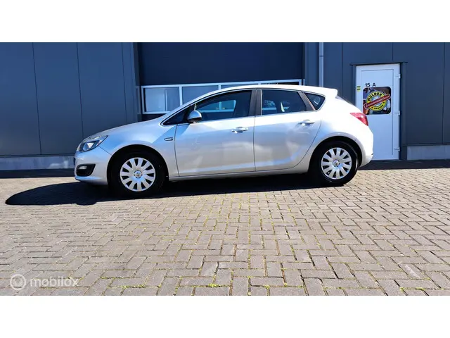 Opel Astra 1.4 Turbo Business + 2013 Benzine 3