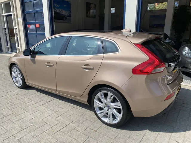 Volvo V40 1.6 T3 Momentum 2012 Benzine 3