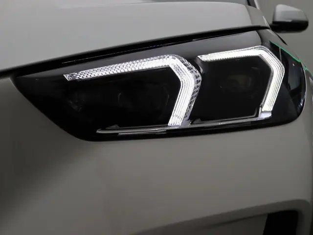 BMW X1 xDrive30e 2024 Hybride Benzine 6