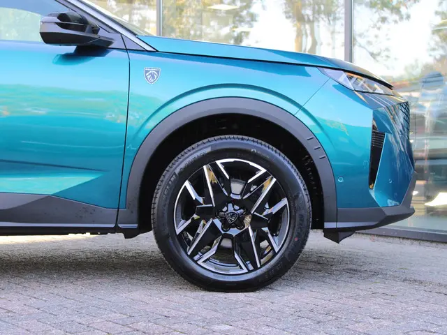 Peugeot 3008 1.2 Hybrid 145 GT 2025 Hybride Benzine 10