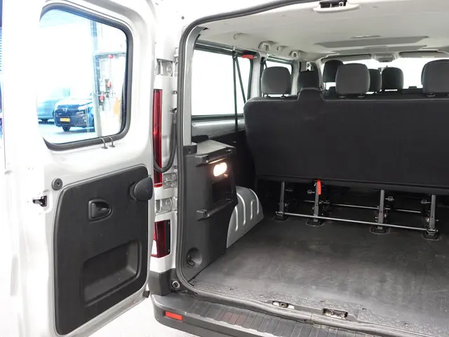 Renault Trafic Passenger 2.0 dCi 120 L2H1 2019 Diesel 27