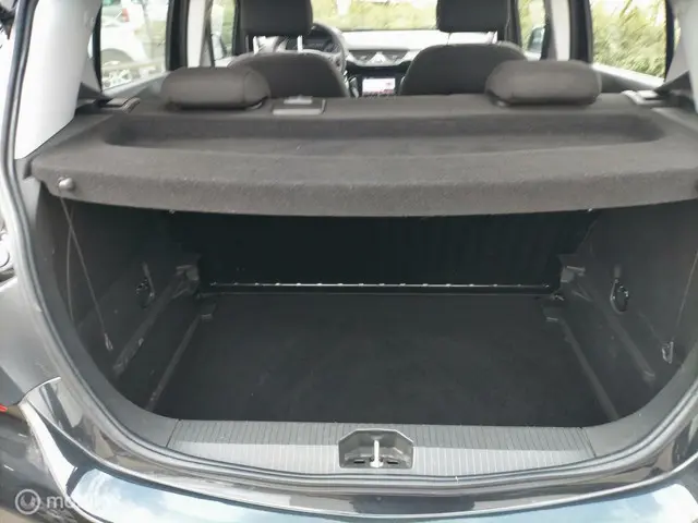 Opel Corsa 1.4 airco 5 deuren apk 2015 Benzine 22