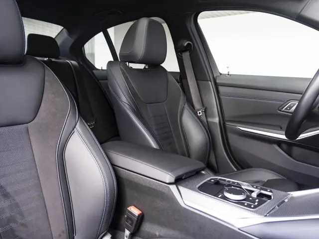 BMW 3 Serie Sedan 330e 2023 Hybride Benzine 10