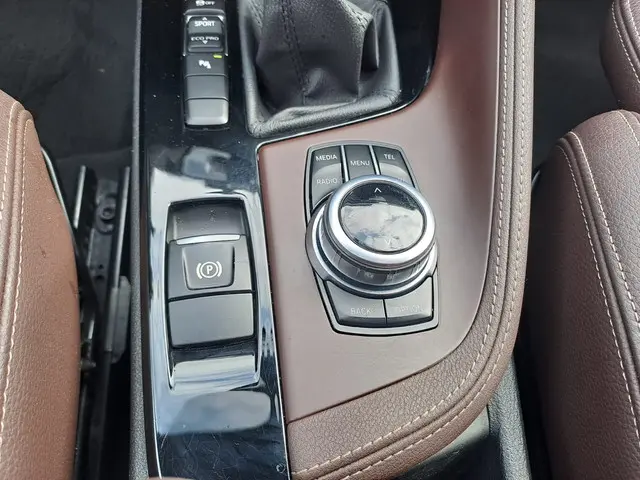 BMW X1 sDrive18i High Executive 2017 Benzine 15