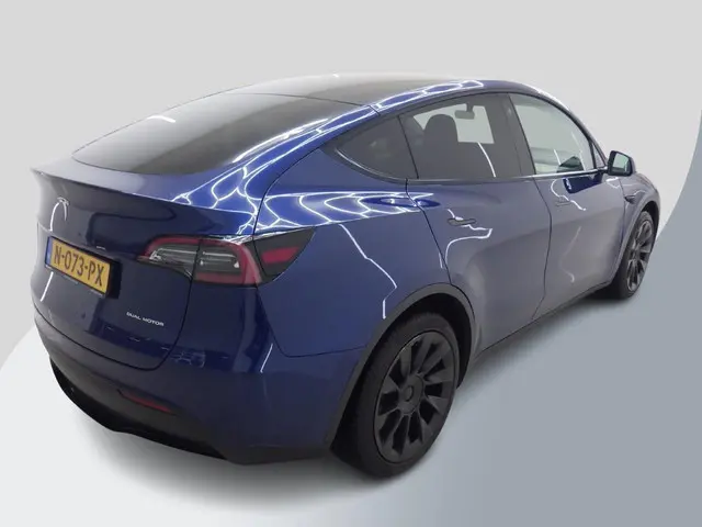 Tesla Model Y 2