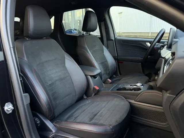 Ford Kuga 2.5 PHEV ST-Line X 2023 Hybride Benzine 15