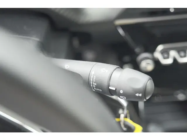 Peugeot 2008 PureTech 130 EAT8 Allure 2023 Benzine 40