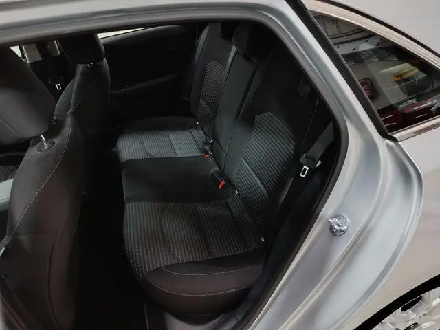 Kia Ceed 1.0 T-GDi DynamicLine 2023 Benzine 8