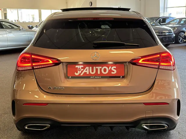 Mercedes-Benz A-Klasse 200 AMG-LINE 2021 Benzine 4