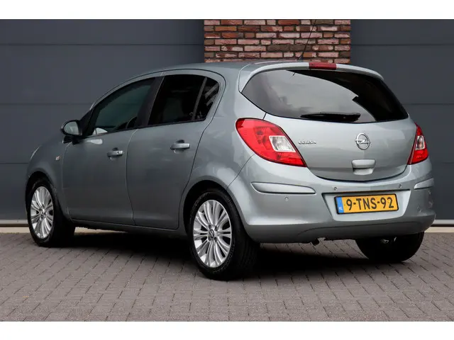 Opel Corsa 1.4-16V Cosmo | 2014 Benzine 5