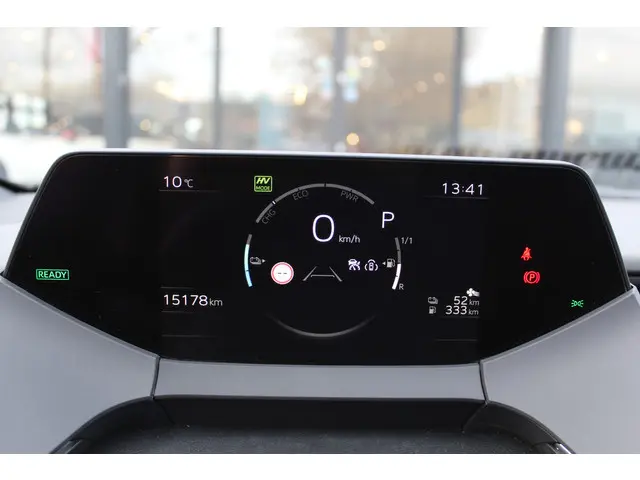 Toyota Prius 2.0 Plug-in Executive 2024 Hybride Benzine 21