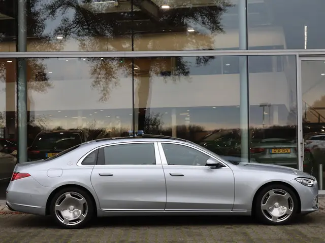 Mercedes-Benz S-Klasse 680 4MATIC Maybach 2023 Benzine 4