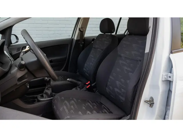 Opel Corsa 1.2-16V Berlin 2013 Benzine 4