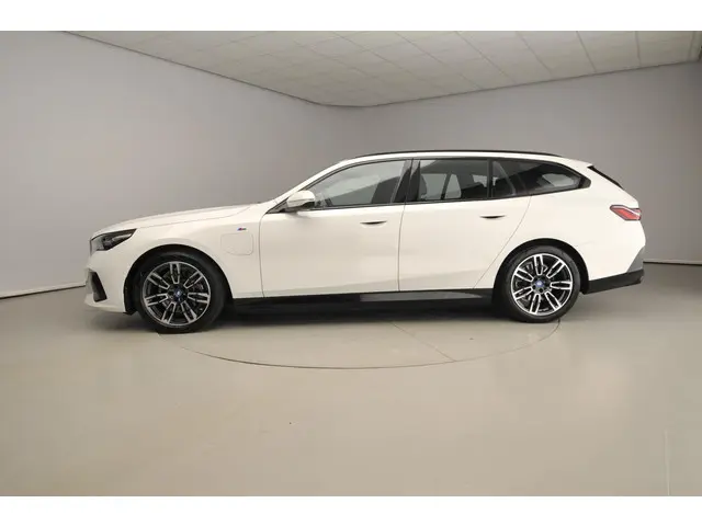 BMW 5 Serie Touring 530e 2024 Hybride Benzine 2