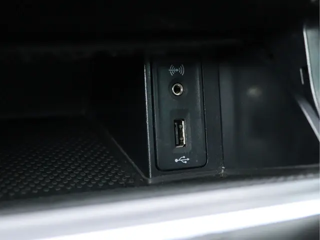 Volkswagen Golf 1.0 TSI Highline R-line 2017 Benzine 55