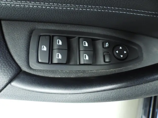 BMW X1 sDrive20i High Executive 2020 Benzine 25