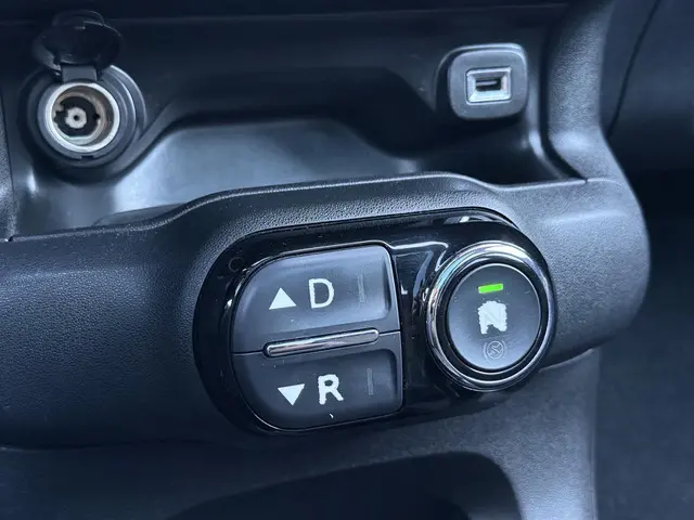 Citroën C4 Cactus 1.2 e-VTi Shine 2014 Benzine 19