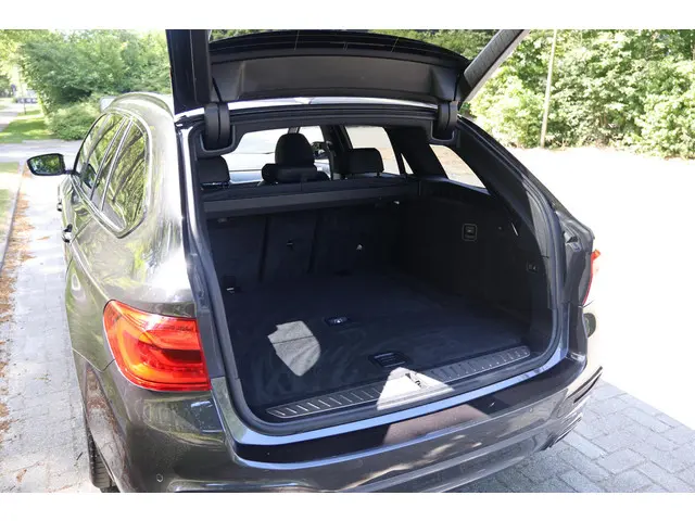 BMW 5 Serie Touring 530i High Executive 2020 Benzine 32