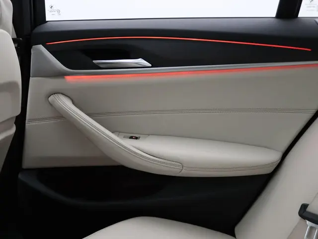 BMW 5 Serie Touring 540i xDrive 2022 Benzine 35