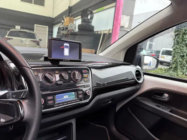 Volkswagen up! 1.0 high up! Pano/Lmv/Clima/Leer 2015 Benzine 13