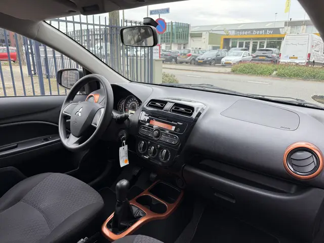 Mitsubishi Space Star 1.0 Cool+ 2018 Benzine 18