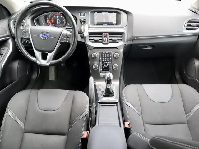 Volvo V40 2.0 D4 Momentum Business 2014 Diesel 8