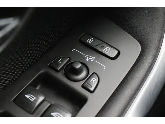 Volvo V40 Cross Country 1.6 T4 Momentum 2014 Benzine 31