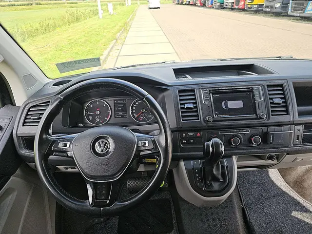 Volkswagen Transporter 2.0 TDI 2019 Diesel 8