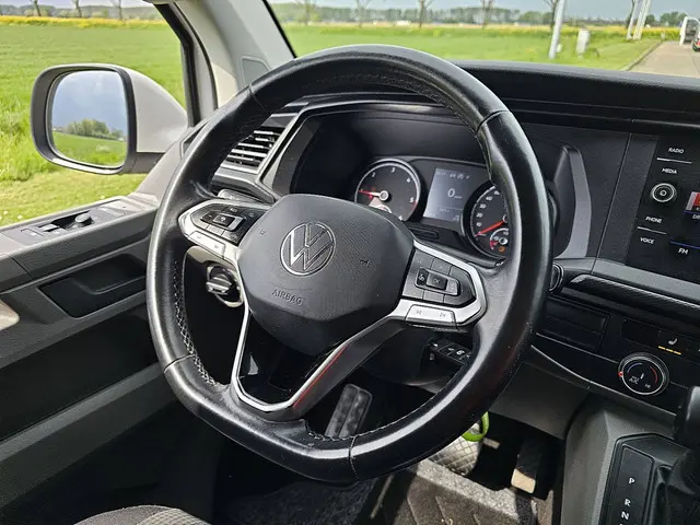 Volkswagen Transporter 2.0 TDI 2021 Diesel 10