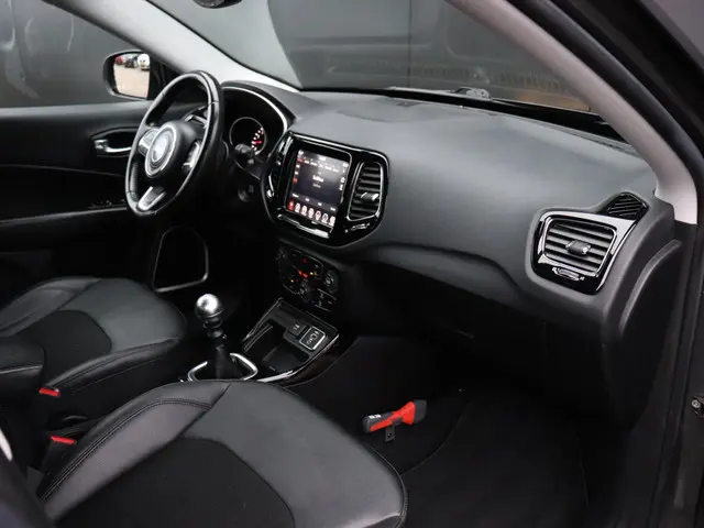 Jeep Compass 1.3T Night Eagle 2021 Benzine 19